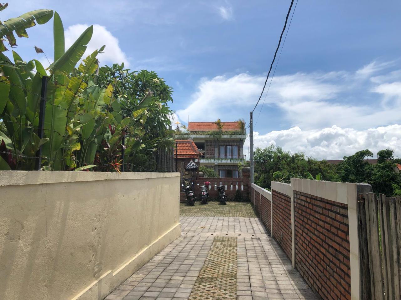 Oka'S Guest House Canggu Exteriör bild